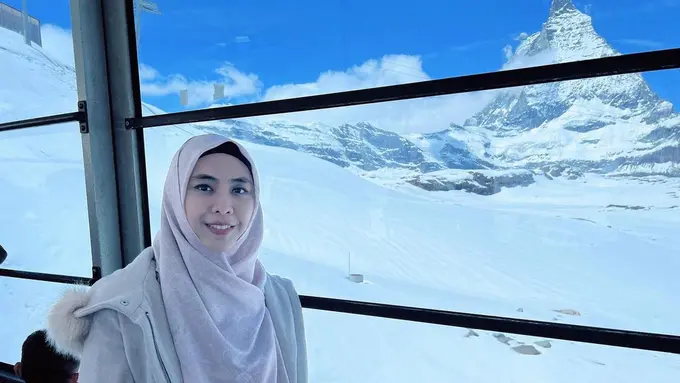 Sederet selebriti ikut meriahkan gathering yang digelar Fatimah Az Zahra, diantaranya, Oki Setiana dewi dan Olla Ramlan