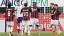 Pemain AC Milan, Franck Kessie, melakukan selebrasi usai mencetak gol penalti ke gawang Fiorentina pada laga Liga Italia di Stadion San Siro, Minggu (29/11/2020). AC Milan menang dengan skor 2-0. (AP/Luca Bruno)