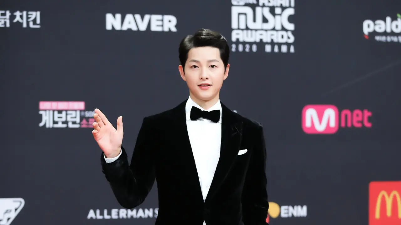 Song Joong Ki. (Twitter/ mnetmama)