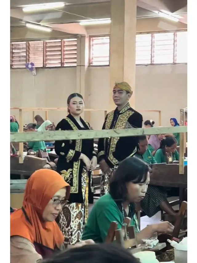 Viral Pasangan Kekasih Jalani Prewedding di Dalam Pabrik, Bertema Gadis Kretek