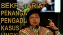 Menteri LHK, Siti Nurbaya memberi penjelasan saat Konferensi Pers di Kementrian LHK, Jakarta, Jumat (18/9/2015). Sepuluh perusahaan menjadi tersangka dalam pembakaran hutan yang menyebabkan terjadinya kabut asap. (Liputan6.com/Johan Tallo)