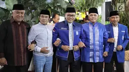 Dewan Pertimbangan MUI Din Syamsuddin, Ketua Umum Partai Idaman Rhoma Irama, Ketua Umum PAN Zulkifli Hasan, Hatta Rajasa dan Ketua Dewan Kehormatan PAN Amien Rais saat acara buka puasa di Widya Chandra, Jakarta, Sabtu (9/6). (Liputan6.com/Faizal Fanani)