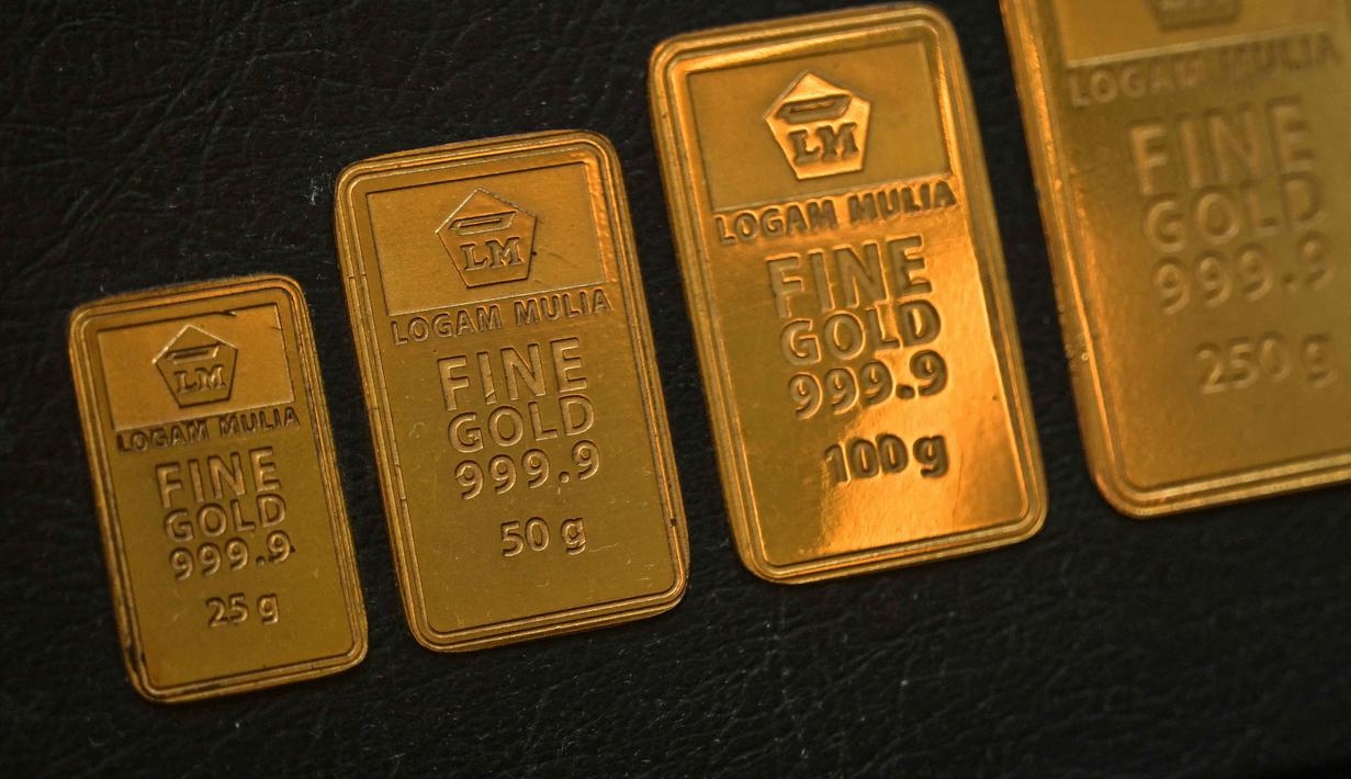 Sementara, harga emas di Galeri 24, Kamis (16/10/2025) tercatat Rp2.418.000 per gram atau naik dari Rp2.393.000 per gram. (Juni KRISWANTO/AFP)