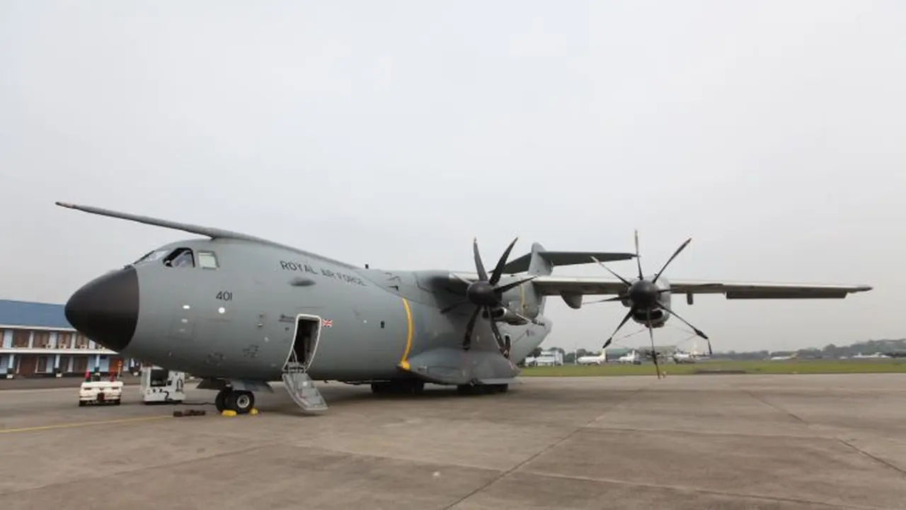 Airbus menawarkan pesawat angkut militer jumbo A400M‎ kepada TNI.