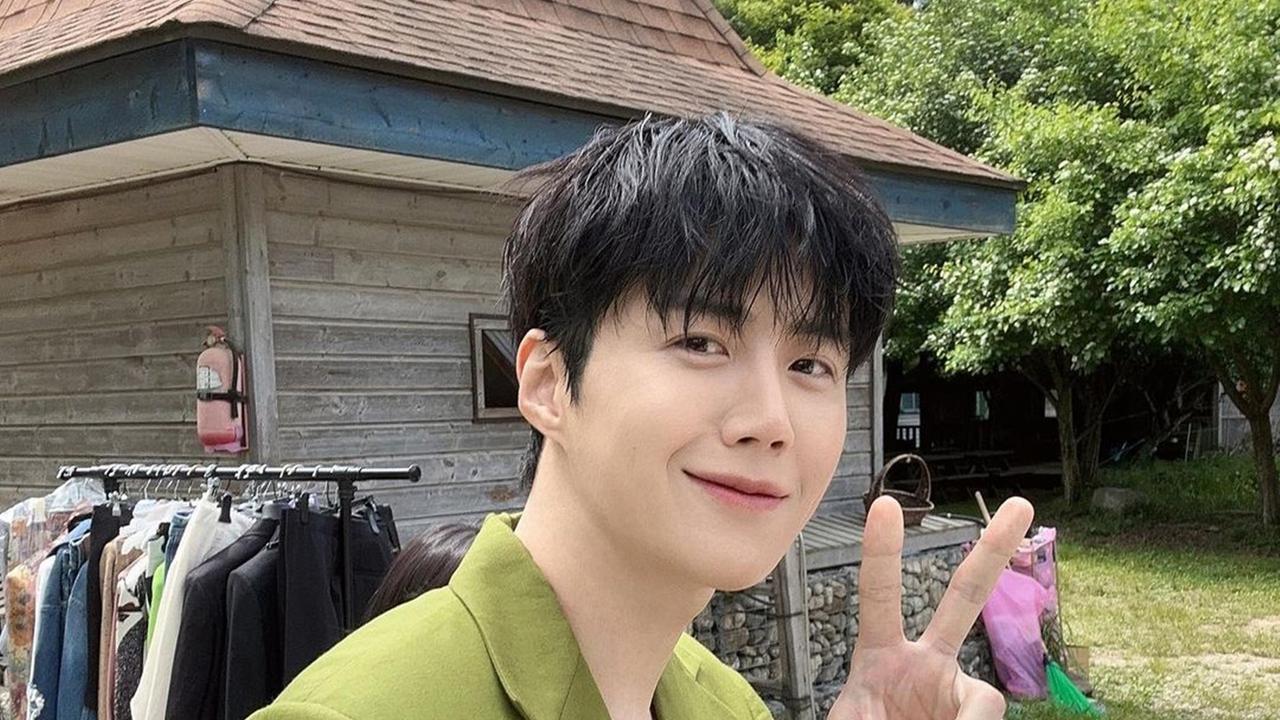 Gaya Pemotretan Kim Seon Ho saat di Alam, Tetap Menawan