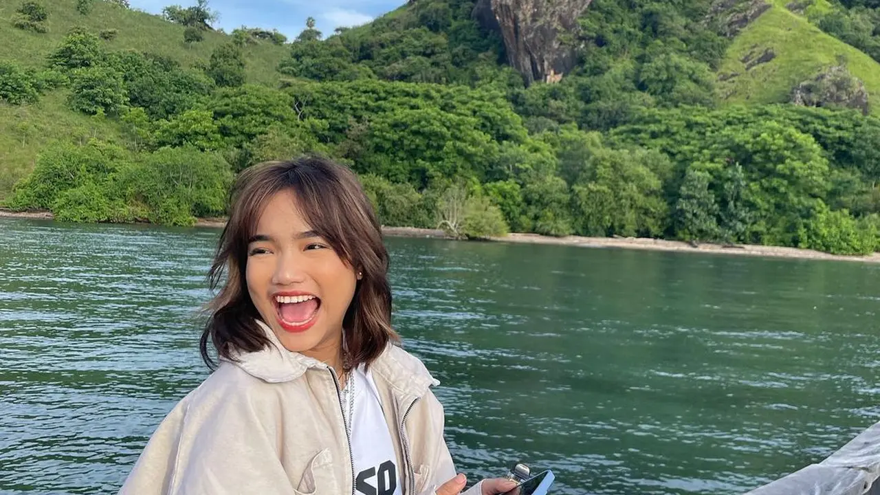 6 Potret Fuji di Labuan Bajo, Kerja Sekaligus Liburan