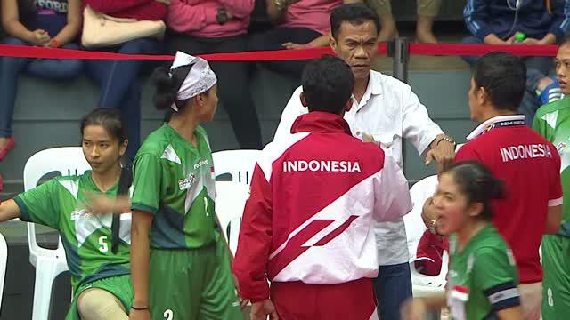 Berita video momen tim sepak takraw putri Indonesia melakukan walk out saat menghadapi Malaysia di SEA Games 2017.
