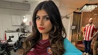 Mia Khalifa merupakan pendukung West Ham United. (Instagram)