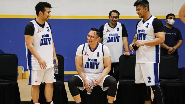 Bugar di Usia 43 Tahun, Ini 6 Potret Agus Yudhoyono Main Basket