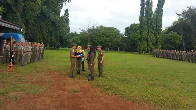 sandiaga uno satpol pp