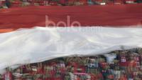 Suporter Timnas Indonesia dalam final leg pertama Piala AFF 2016 antara Indonesia vs Thailand di Stadion Pakansari, Cibinong, Jawa Barat, Rabu (14/12/2016).  (Bola.com/Peksi Cahyo)