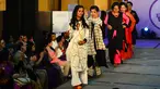 Wanita korban serangan cairan asam berjalan di atas catwalk pada pagelaran busana bertajuk "Beauty Redefined" di Dhaka, Bangladesh, 7 Maret 2017.  Tujuan dari peragaan busana ini adalah menumbuhkan pemahaman warga terhadap kejahatan cairan asam. (STR/AFP)