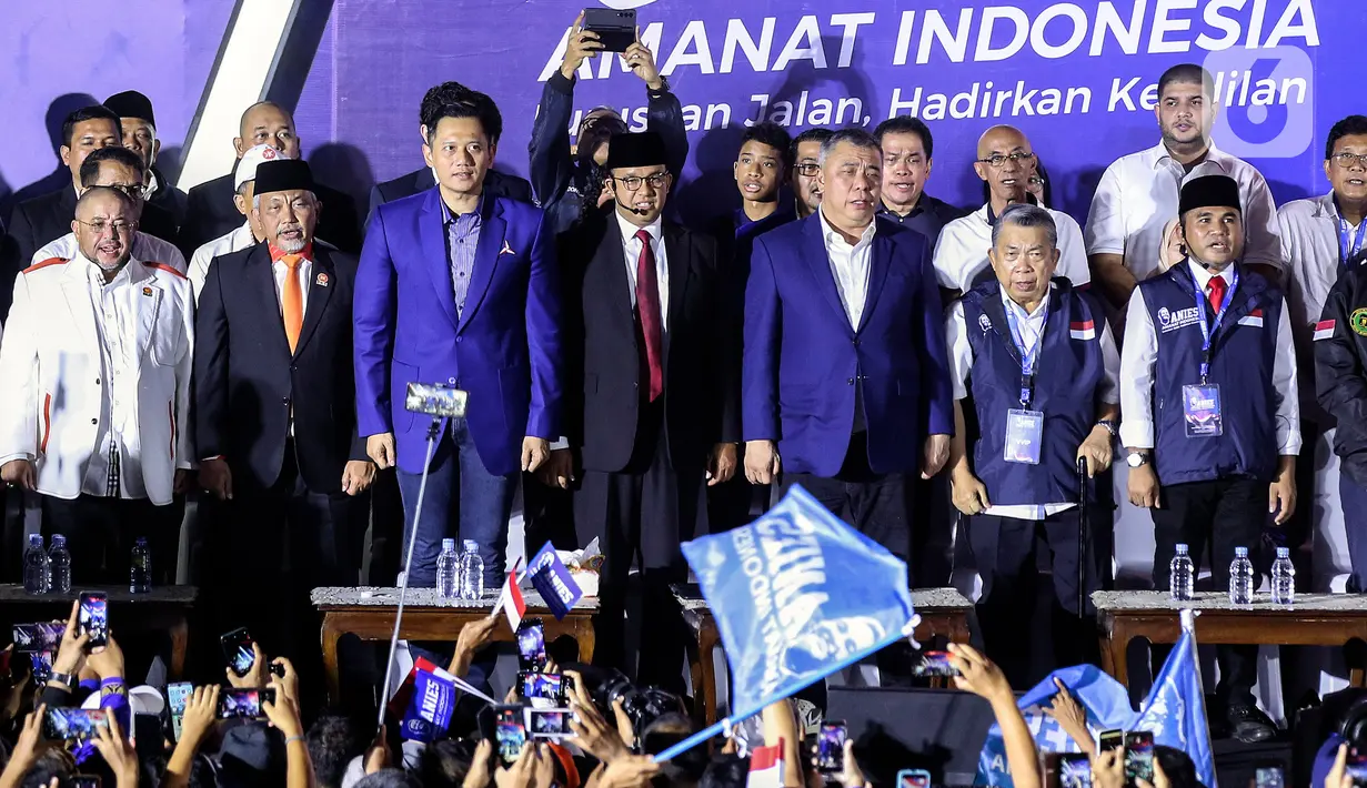 Di acara tersebut ribuan relawan kompak dan mantap untuk memenangkan Anies Baswedan sebagai Presiden Indonesia di Pilpres 2024. (Liputan6.com/Johan Tallo)