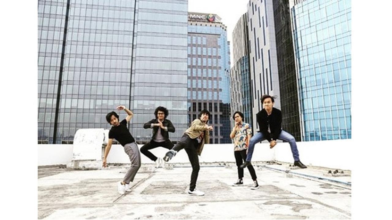 Sempat Ribut di Atas Panggung, Ini 7 Potret Keakraban Personil D'Masiv