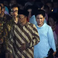 Rombongan calon penganten pria tiba di lokasi pada pukul 19.00, setelah berjalan kaki dari rumah Presiden Jokowi. (Galih W. Satria/Bintang.com)