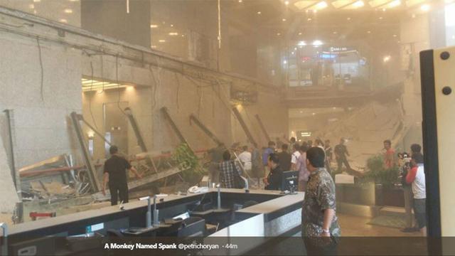 Potret Ambruknya Atap Balkon Gedung BEI Bidikan Warganet