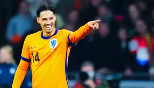 Pemain Timnas Belanda, Tijjani Reijnders, melakukan selebrasi setelah memcetak gol ke gawang Lituania pada laga terakhir Grup G kualifikasi zona Eropa di Stadion Johan Cruijff ArenA, Amsterdam, Senin (17/11/2025). (AP Photo/Peter Dejong)