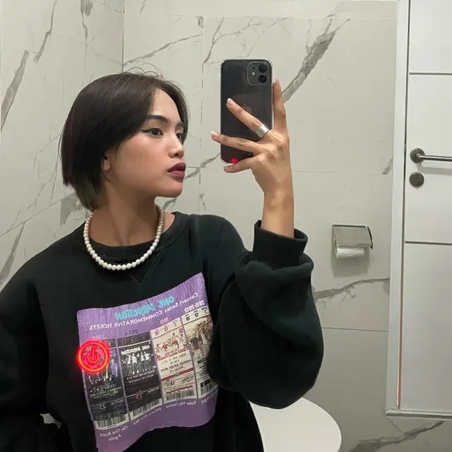 Ramai Soal Kisah Keluarganya, Ini 6 Potret Jeje TikTok yang Sedang Viral