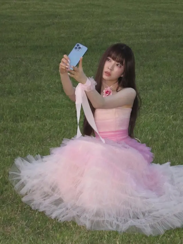 Inspirasi Outfit Valentine Pink ala Irene Red Velvet. [@renebaebae]