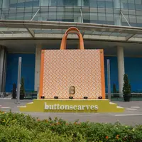 Bimu Monogram Buttonscarves. Foto: Document/Buttonscarves.