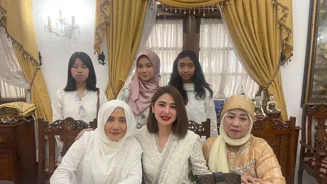 7 Potret Dewi Perssik Rayakan Lebaran di Karachi, Pakistan Bersama Kekasih