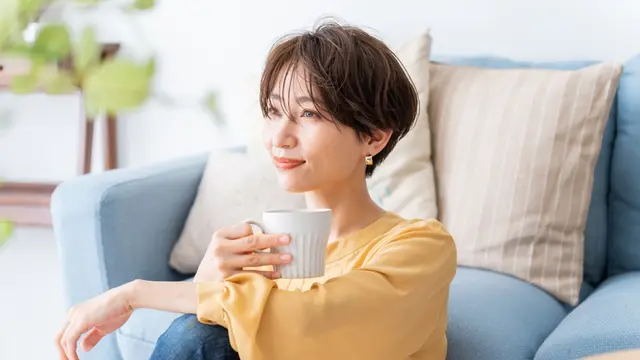 mandiri baik cantik merenung