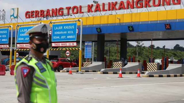 Kondisi pintu masuk Kota Semarang lewat Tol Kalikangkung. (Foto: Liputan6.com/Felek Wahyu)