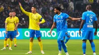 Pemain Al-Nassr, Cristiano Ronaldo, saat melawan Al-Hilal pada laga persahabatan di Kingdom Arena, Riyadh, Jumat (9/2/2024). (AFP/Fayez Nureldine)