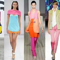 Cewek manis akan terlihat lebih manis jika mengenakan kombinasi warna ini untuk pakaiannya.