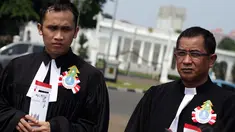 Jemaat HKBP Filadelfia dan GKI Yasmin melakukan ibadah Natal di depan Istana Negara, Jakarta, Kamis (25/12/2014). (Liputan6.com/Faizal Fanani)