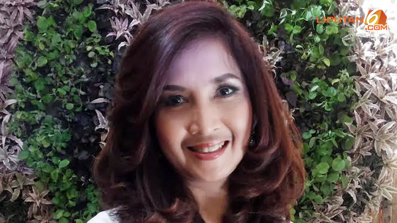 istri-roy-suryo-140127b.jpg