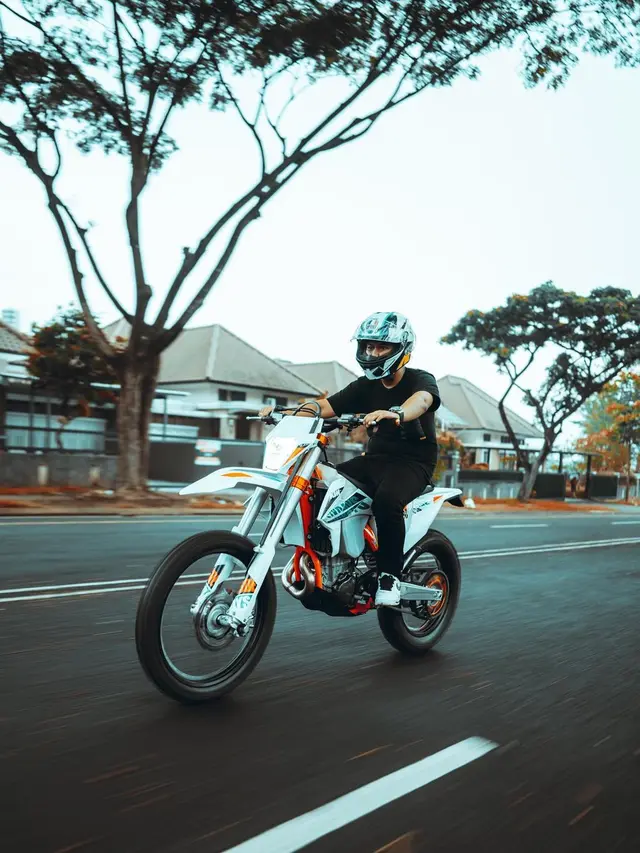 Doni Salmanan naik motor mobil mewah (Instagram/@donisalmanan)