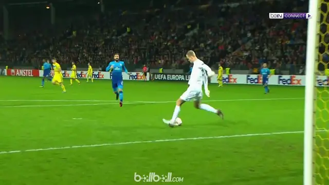 Theo Walcott mencetak gol mudah saat Arsenal Hadapi BATE Borisov. This video is presented by Ballball.