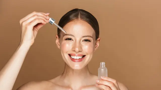 ilustrasi Kandungan bahan aktif skincare yg bisa menghidrasi kulit/Dean Drobot/shutterstock