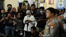 Kadiv Humas Polda Metro Jaya Kombes Pol E Zulpan menyampaikan keterangan saat jumpa pers terkait kasus kekerasan dalam rumah tangga (KDRT) yang dilakukan oleh artis Rizky Billar di Polres Metro Jakarta Selatan, Rabu (12/10/2022). Polres Metro Jakarta Selatan resmi menaikkan status Rizky Billar dari saksi menjadi tersangka dalam kasus KDRT yang dilakukan terhadap Lesti Kejora. (Liputan6.com/Herman Zakharia)