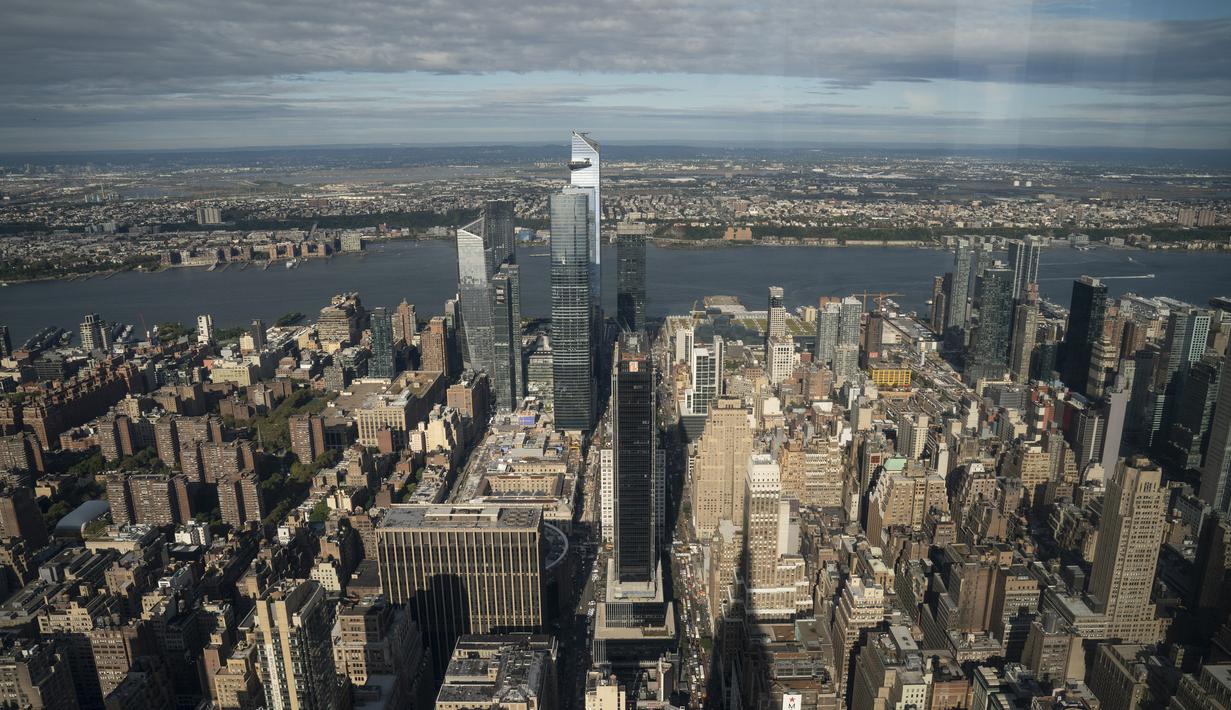 Foto Menikmati Pemandangan Kota Manhattan Dari Ketinggian