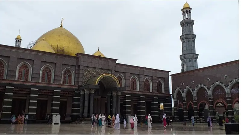 Ini 5 Potret Megahnya Masjid Kubah Emas Depok yang Jadi Obyek Wisata