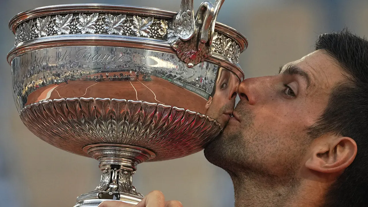 Foto French Open: Balikkan Keadaan, Novak Djokovic Juarai French Open 2021