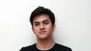 Rizky Nazar di acara syukuran sinetron ‘High School Love Story’ di kawasan Ceger, Jakarta Timur, Selasa (18/8/2015) malam. (Deki Prayoga/Bintang.com)