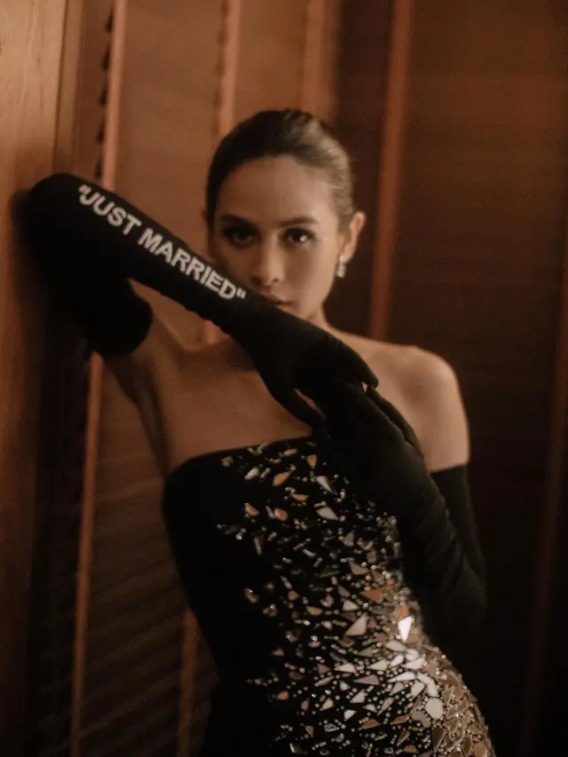 Gaun Hitam Maudy Ayunda di Resepsi Pernikahan