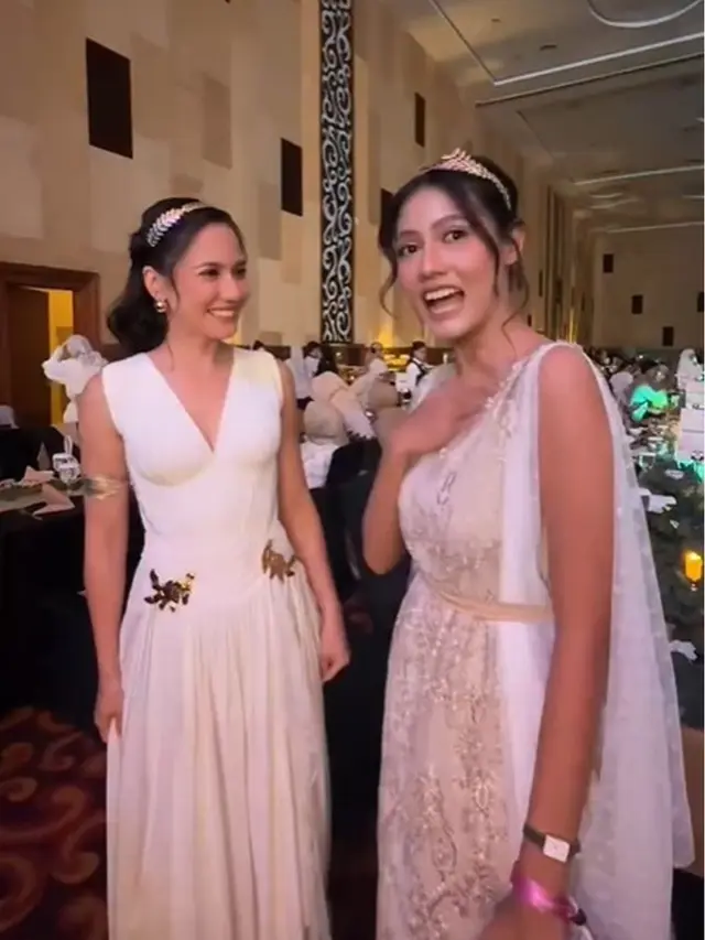 5 Momen Pevita Pearce Ketemu 'Kembaran' Klaudia Kristi, Sama-sama Tampil Bergaun