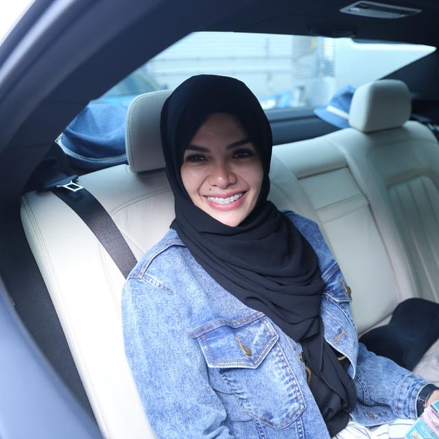Kata Ustaz Maulana Nikita Mirzani Mulai Berubah Sejak Ramadan Showbiz Liputan6 Com
