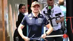 Pembalap Red Bull asal Belanda, Max Verstappen tiba di lintasan balap Red Bull Ring di Spielberg, Austria, pada 27 Juni 2024, menjelang Grand Prix Formula Satu Austria. (Joe Klamar/AFP)