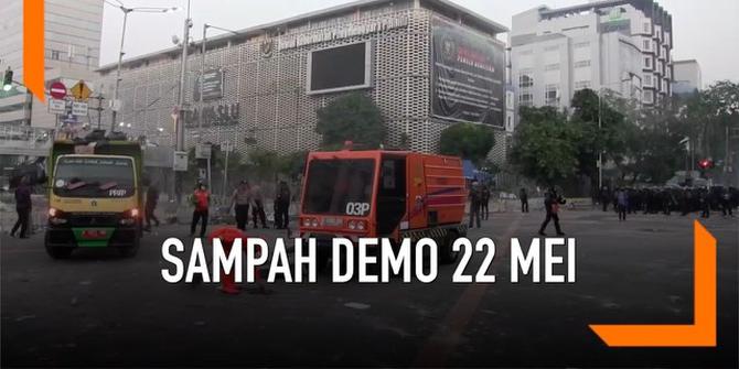 VIDEO: Pasukan Oranye Mulai Bersihkan Sampah Sisa Demo 22 Mei