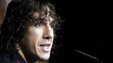 Bek Spanyol Carles Puyol di sesi konferensi pers yang berlangsung di North West University Sports Village, Potchefstroom, 8 Juli 2010, tiga hari sebelum laga final PD 2010 lawan Belanda. AFP PHOTO / LLUIS GENE 