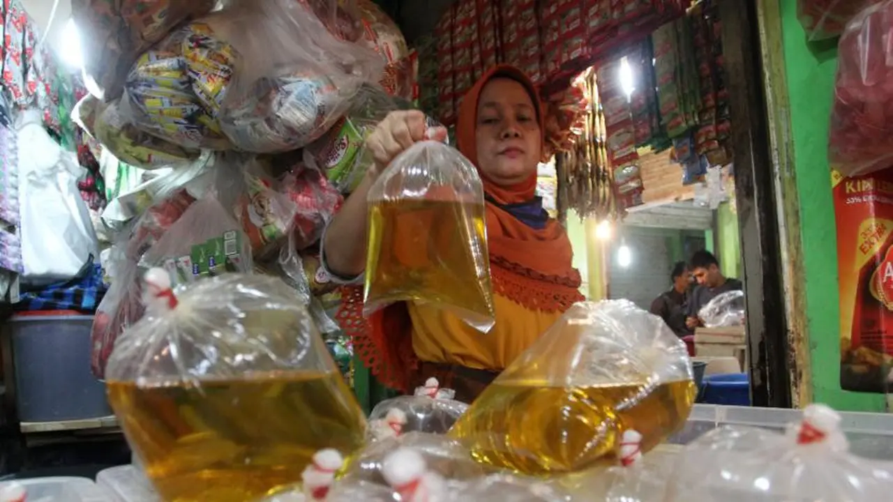 Minyak Goreng di Pasar tradisional (Arfandi Ibrahim/Liputan6.com)