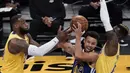 Pebasket LA Lakers LeBron James (kiri) dan Dennis Schroder (kanan) berupaya menghadang pebasket Golden State Warriors Stephen Curry dalam pertandingan NBA di Staples Center,  Los Angeles, California, Amerika Serikat, Senin (18/1/2020). (AP Photo/Jae C. Hong)