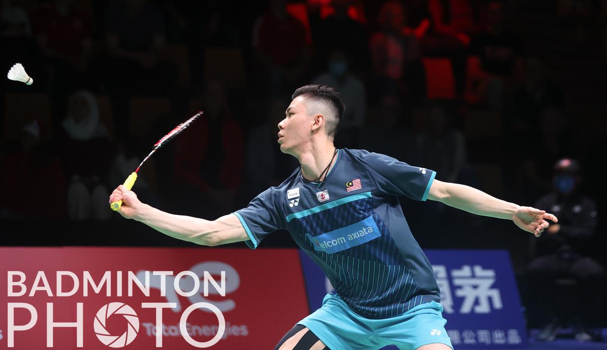 Lee Zii Jia berhasil meraih poin perdana pada awal gim pertama. Namun, Anthony Ginting mampu menyamakan kedudukan. Setelah itu, tunggal putra Malaysia selalu satu poin di depan meski Ginting pun terus berusaha menyamakan kedudukan yang berlangsung hingga 5-5.  (Badminton Photo/Yves Lacroix)