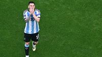 Ekspresi pemain Argentina Lionel Messi di pertandingan Grup C Piala Dunia Qatar 2022 melawan Arab Saudi di Stadion Lusail, Doha, Selasa (22/11/2022). (AFP/Antonin Thuillier)