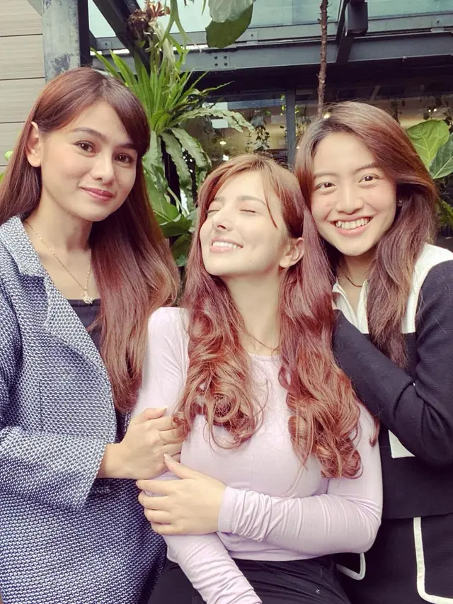 Potret kompak bintang Dewi Rindu di pekan terakhir syuting (Foto: Instagram/@indahnicole)